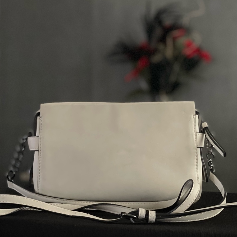 Simply Vera Wang Sintra Crossbody Bag Purse Black Gray Cream Silver Pockets EUC - Picture 3 of 15